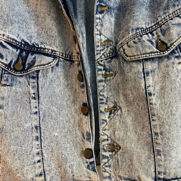 Acid Wash Jean Jacket - Picture 10 of 11